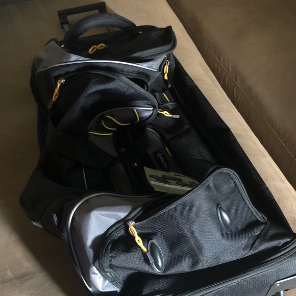 Rolling duffle bag 30 inch unused stored in closet - Picture 1 of 13